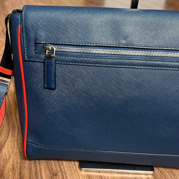 A188 - ๐ฏ % authentic Prada messenger crossbody bag - Picture 8 of 16